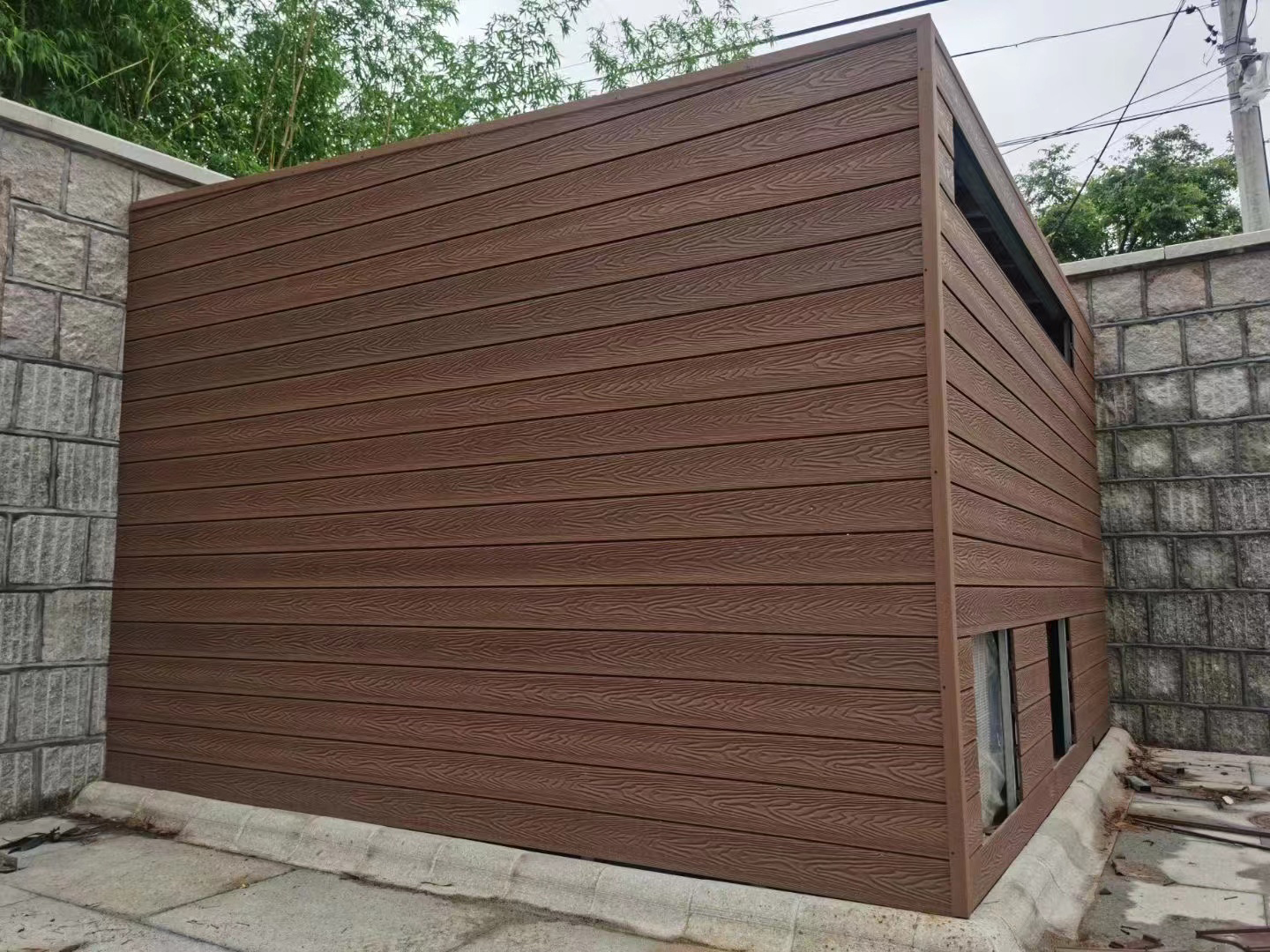 Τοποθετημένο σε τοίχο σαλονιού